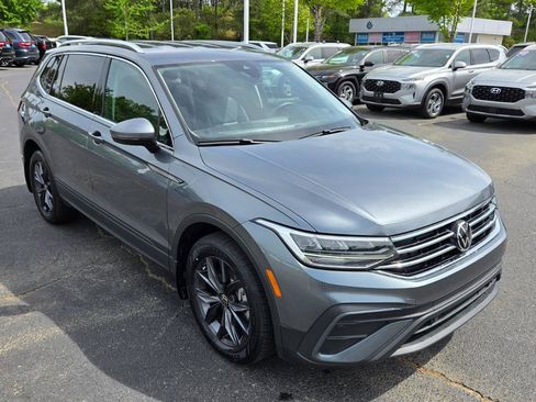 Certified 2023 Volkswagen Tiguan SE image 7