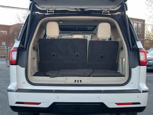Used 2021 Lincoln Navigator Reserve w/ Luxury Package image 25