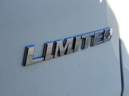 Used 2019 Toyota RAV4 Limited image 8