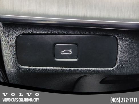 Certified 2025 Volvo XC90 B5 Core image 21