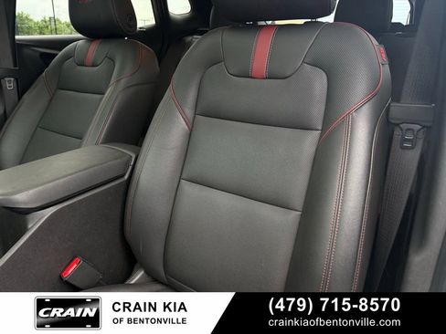 Used 2025 Chevrolet Trax RS w/ Sunroof Package FWD image 23