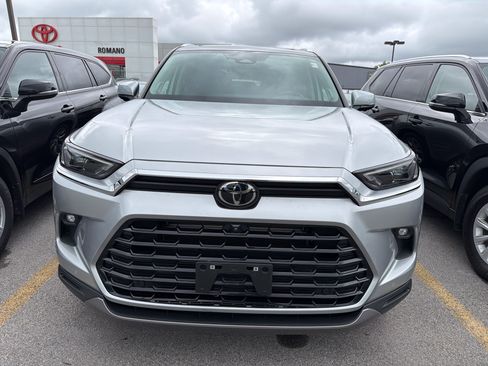 Used 2024 Toyota Grand Highlander AWD Hybrid image 3