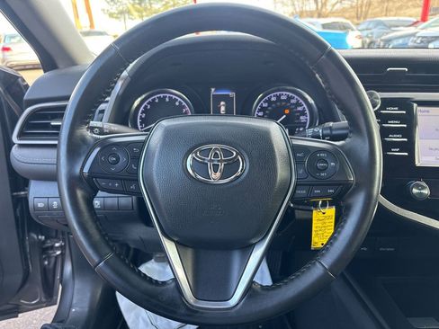 Used 2020 Toyota Camry SE image 9