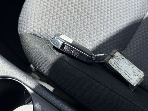 Used 2025 Kia Soul LX w/ LX Technology Package FWD image 21