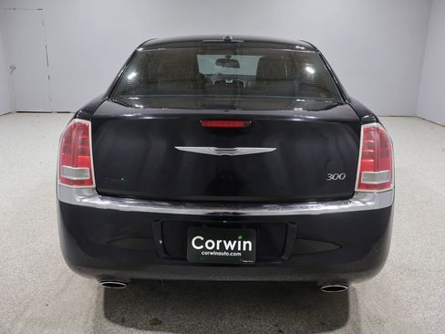 Used 2013 Chrysler 300 RWD image 3