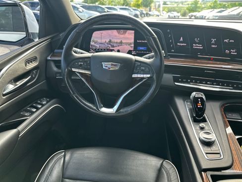 Used 2021 Cadillac Escalade Premium Luxury RWD image 34