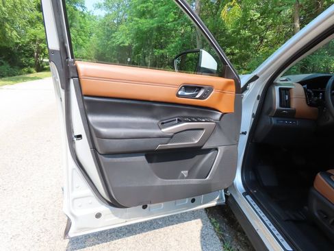 Used 2024 Nissan Pathfinder Platinum w/ Cargo Package AWD/4WD image 29
