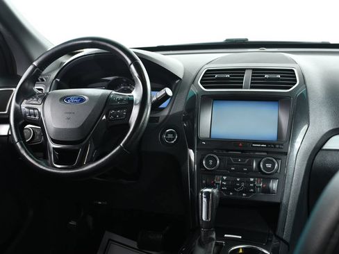 Used 2016 Ford Explorer XLT w/ Equipment Group 202A AWD/4WD image 8