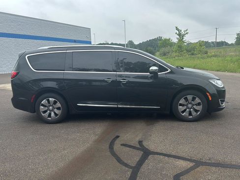 Used 2018 Chrysler Pacifica Limited FWD image 6