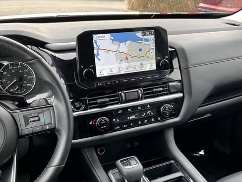 Certified 2025 Nissan Pathfinder SL image 9