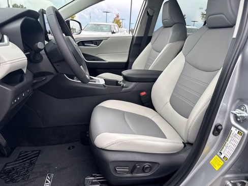 Used 2025 Toyota RAV4 XLE Premium image 17