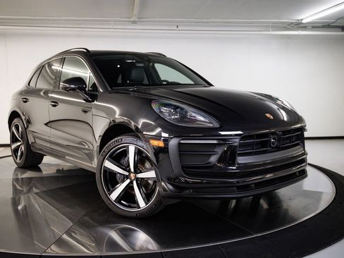 Certified 2023 Porsche Macan AWD/4WD image 9