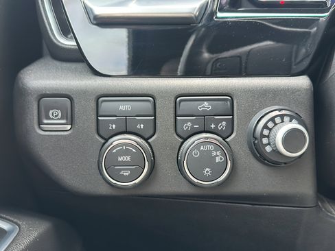 Used 2022 Chevrolet Silverado 1500 LT image 34