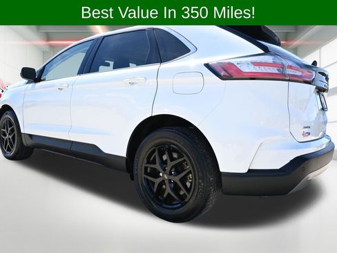 Used 2023 Ford Edge SEL image 2