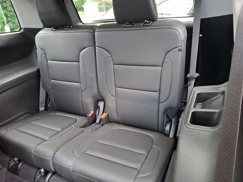 Used 2023 GMC Acadia SLT w/ Technology Package AWD/4WD image 16