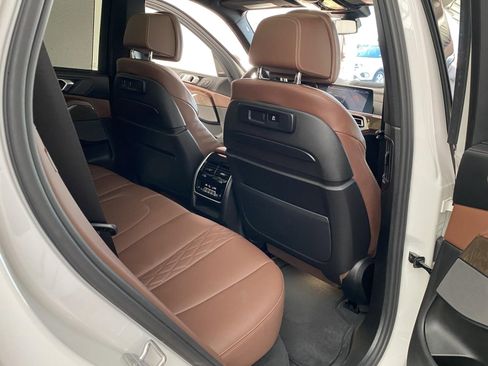 Used 2020 BMW X5 M50i w/ Executive Package image 12