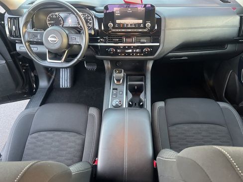 Certified 2025 Nissan Pathfinder SV image 21