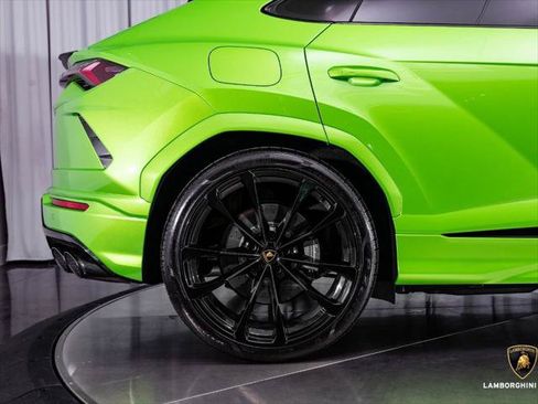 Used 2022 Lamborghini Urus AWD/4WD image 18