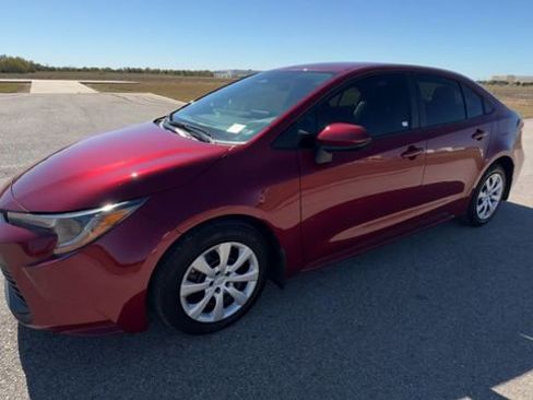 Used 2025 Toyota Corolla LE image 4