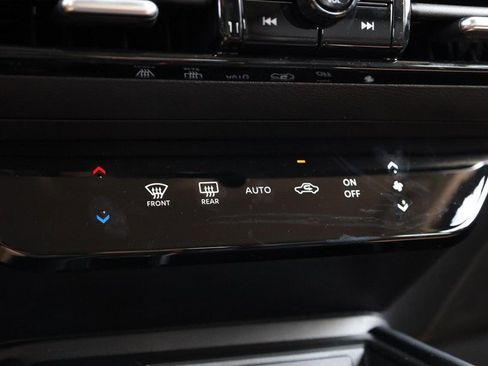 New 2025 Nissan Kicks SR image 16