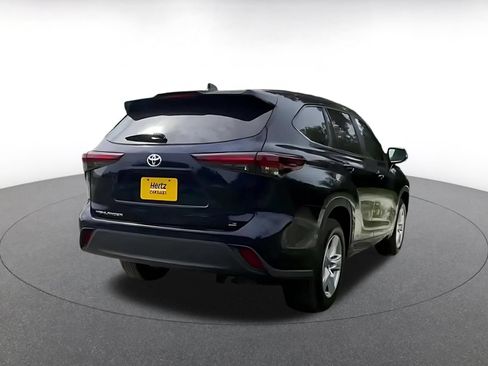 Used 2025 Toyota Highlander LE FWD image 14