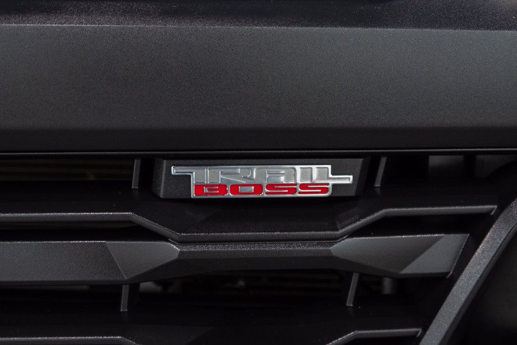 Used 2024 Chevrolet Colorado Trail Boss w/ Technology Package AWD/4WD image 3