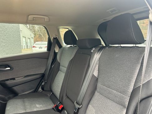 Used 2023 Nissan Rogue SV image 10