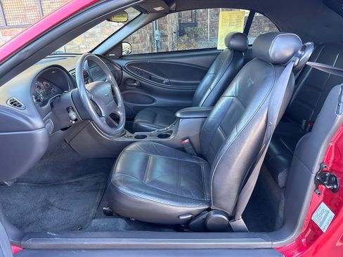 Used 2001 Ford Mustang Convertible image 13