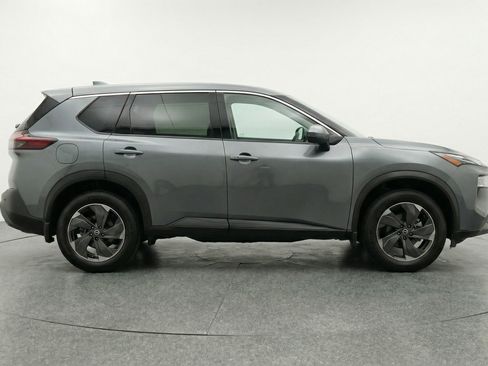 Used 2025 Nissan Rogue SV image 11