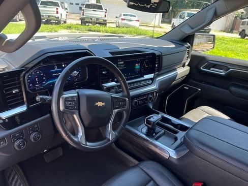 Used 2023 Chevrolet Silverado 1500 LTZ w/ LTZ Convenience Package II AWD/4WD image 10
