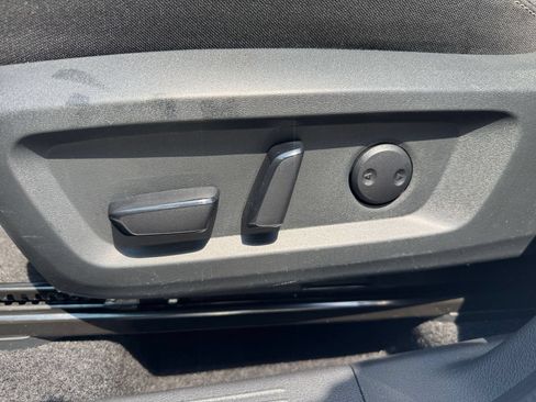 Used 2025 Nissan Rogue SV AWD/4WD image 21