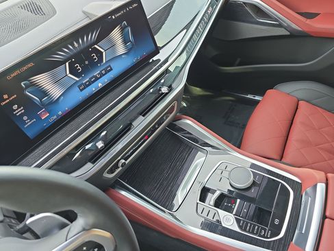 Used 2025 BMW X6 xDrive40i image 25