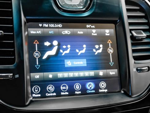 Used 2018 Chrysler 300 S AWD/4WD image 24