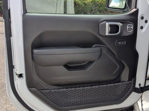 Certified 2024 Jeep Wrangler Rubicon w/ Technology Group image 13