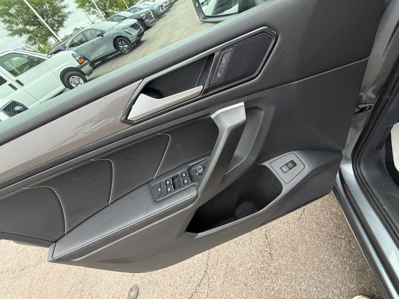 Used 2024 Volkswagen Tiguan SE FWD image 12