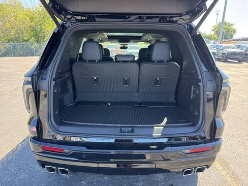 New 2026 Chevrolet Traverse High Country w/ LPO, Floor Liner Package image 9
