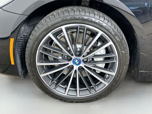 Used 2023 BMW 530e xDrive w/ Premium Package image 33
