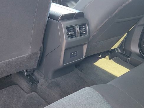 Used 2023 Nissan Rogue SV AWD/4WD image 17