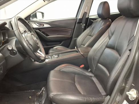 Used 2018 MAZDA MAZDA3 Touring image 12