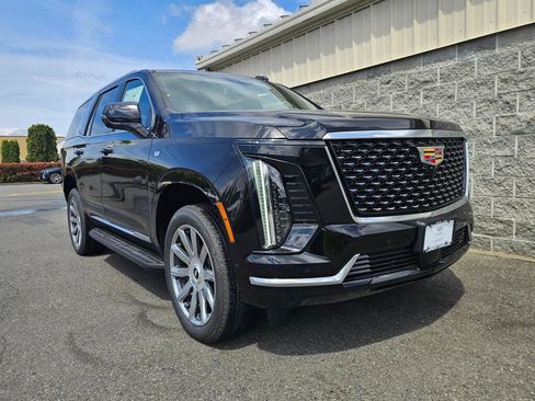 New 2026 Cadillac Escalade 4WD w/ LPO, Floor Liner Package image 13