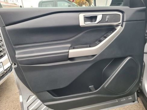 Certified 2022 Ford Explorer XLT w/ Equipment Group 202A image 16