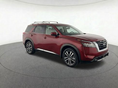 Used 2023 Nissan Pathfinder Platinum w/ Cargo Package AWD/4WD image 2
