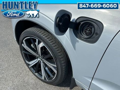 Used 2022 Volvo XC60 T8 R-Design w/ Advanced Package image 9
