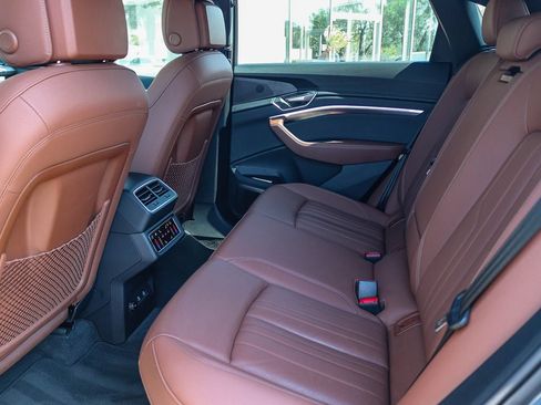 Certified 2024 Audi Q8 e-tron Premium Plus w/ Premium Plus Package AWD/4WD image 19
