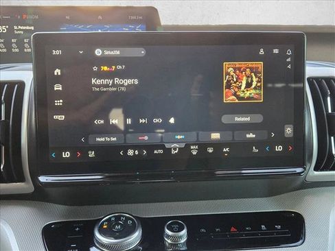 Used 2025 Ford Expedition Active image 12