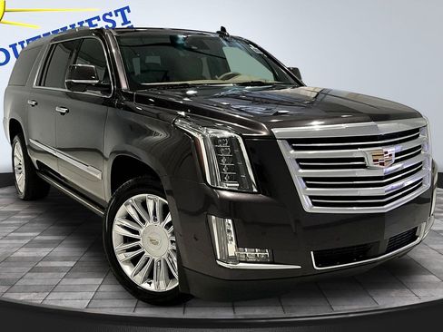 Used 2018 Cadillac Escalade ESV Platinum AWD/4WD image 3