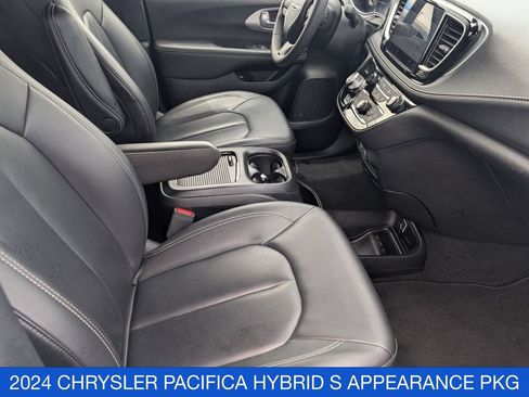 Used 2024 Chrysler Pacifica Limited FWD image 33