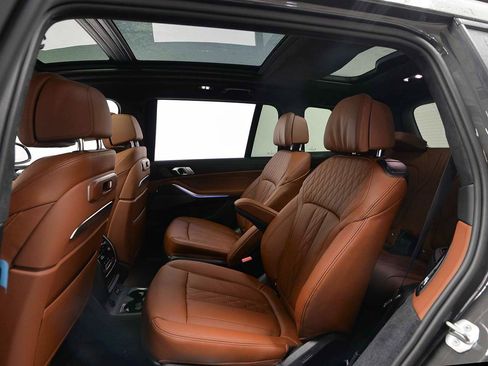 New 2026 BMW X7 M60i image 9