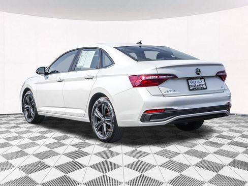 Used 2024 Volkswagen Jetta SE w/ Panoramic Sunroof Package FWD image 14