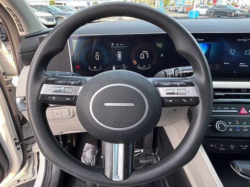 Used 2025 Hyundai Tucson SE FWD image 23